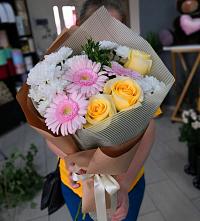 Букет цветов из:  Герберы, Розы и Хризантемы в Семено-Александровке