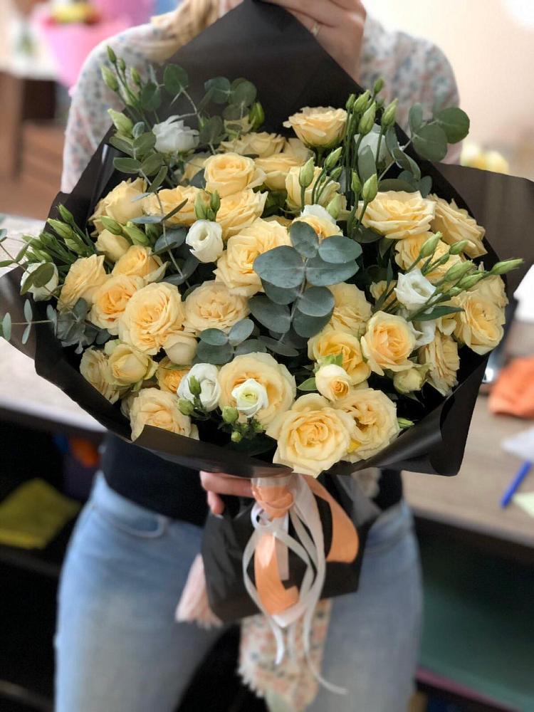 Букет цветов из: Розы и Лизиантусы в Семено-Александровке