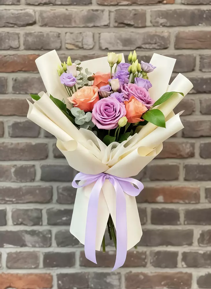 Букет цветов из: Лизиантусы и Розы в Семено-Александровке