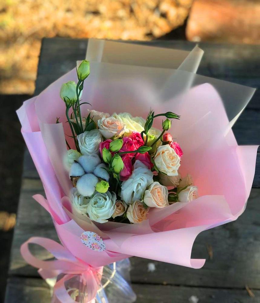 Букет цветов из: Розы и Лизиантусы в Семено-Александровке