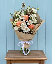 Букет цветов из:  Альстромерии, Лизиантусы, Розы и Хризантемы в Семено-Александровке