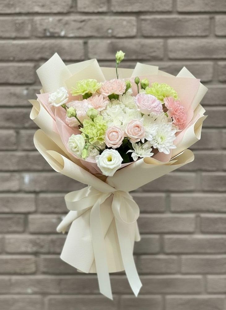 Букет цветов из: Гвоздики, Розы, Лизиантусы и Хризантемы в Семено-Александровке