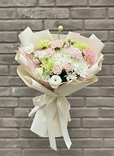 Букет цветов из:  Гвоздики, Розы, Лизиантусы и Хризантемы #REPLACE_PRED# Семено-Александровке