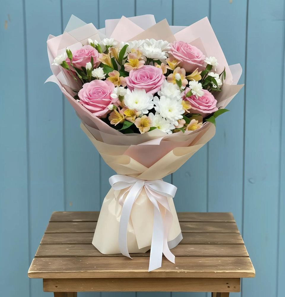 Букет цветов из: Гвоздики, Орхидеи и Розы в Семено-Александровке