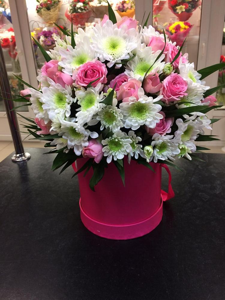 Цветочная композиция из Розы и Хризантемы в шляпной коробке в Семено-Александровке