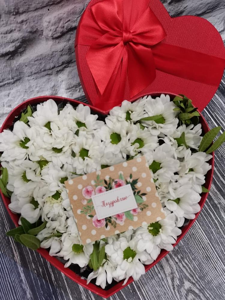 Цветочная композиция из Хризантемы в виде сердца в Семено-Александровке