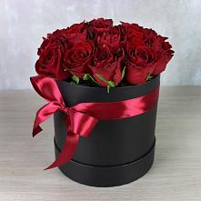 Цветочная композиция из Розы в шляпной коробке в Семено-Александровке