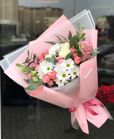 Букет цветов из: Розы, Лизиантусы и Хризантемы в Семено-Александровке