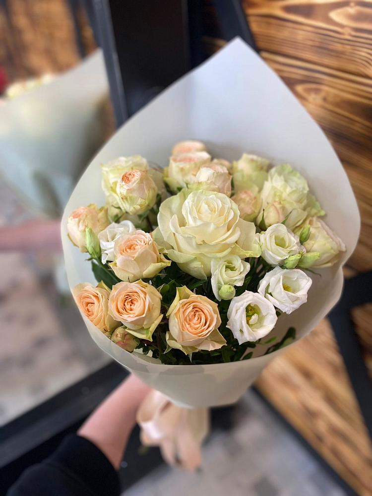 Букет цветов из: Розы и Лизиантусы в Семено-Александровке