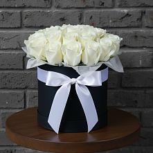 Цветочная композиция из Розы в шляпной коробке в Семено-Александровке